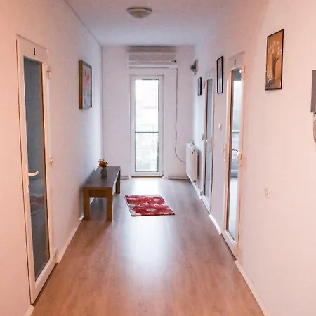 Spacious And Cozy 3bd+terrace Couples شقة تيميشورا