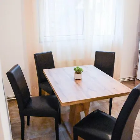 Spacious And Cozy 3bd+terrace Couples تيميشورا