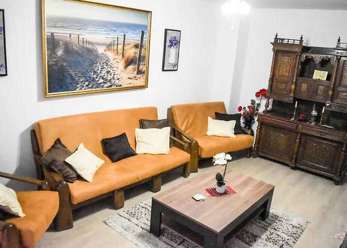 Spacious And Cozy 3bd+terrace Couples アパート ティミショアラ