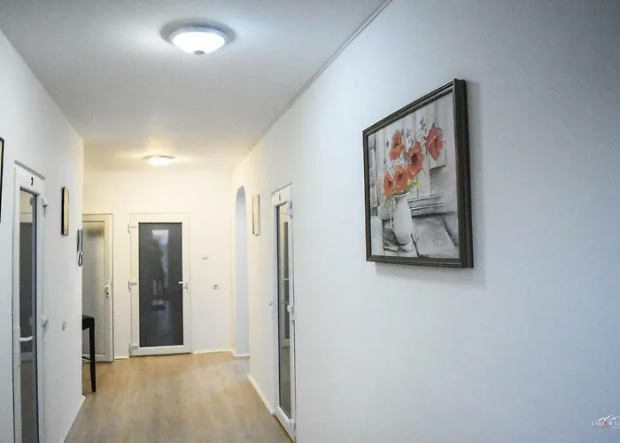 Lägenhet Spacious And Cozy 3bd+terrace Couples