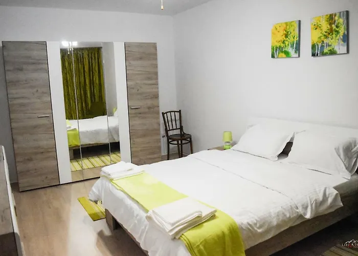 Apartamento Spacious And Cozy 3bd+terrace Couples Timişoara