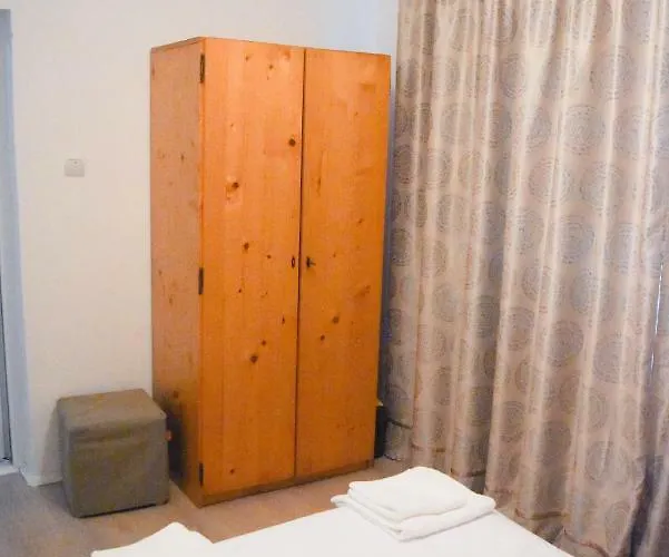 Spacious And Cozy 3bd+terrace Couples Appartement